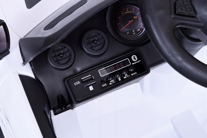 Auto na akumulator MERCEDES AMG GTR biały